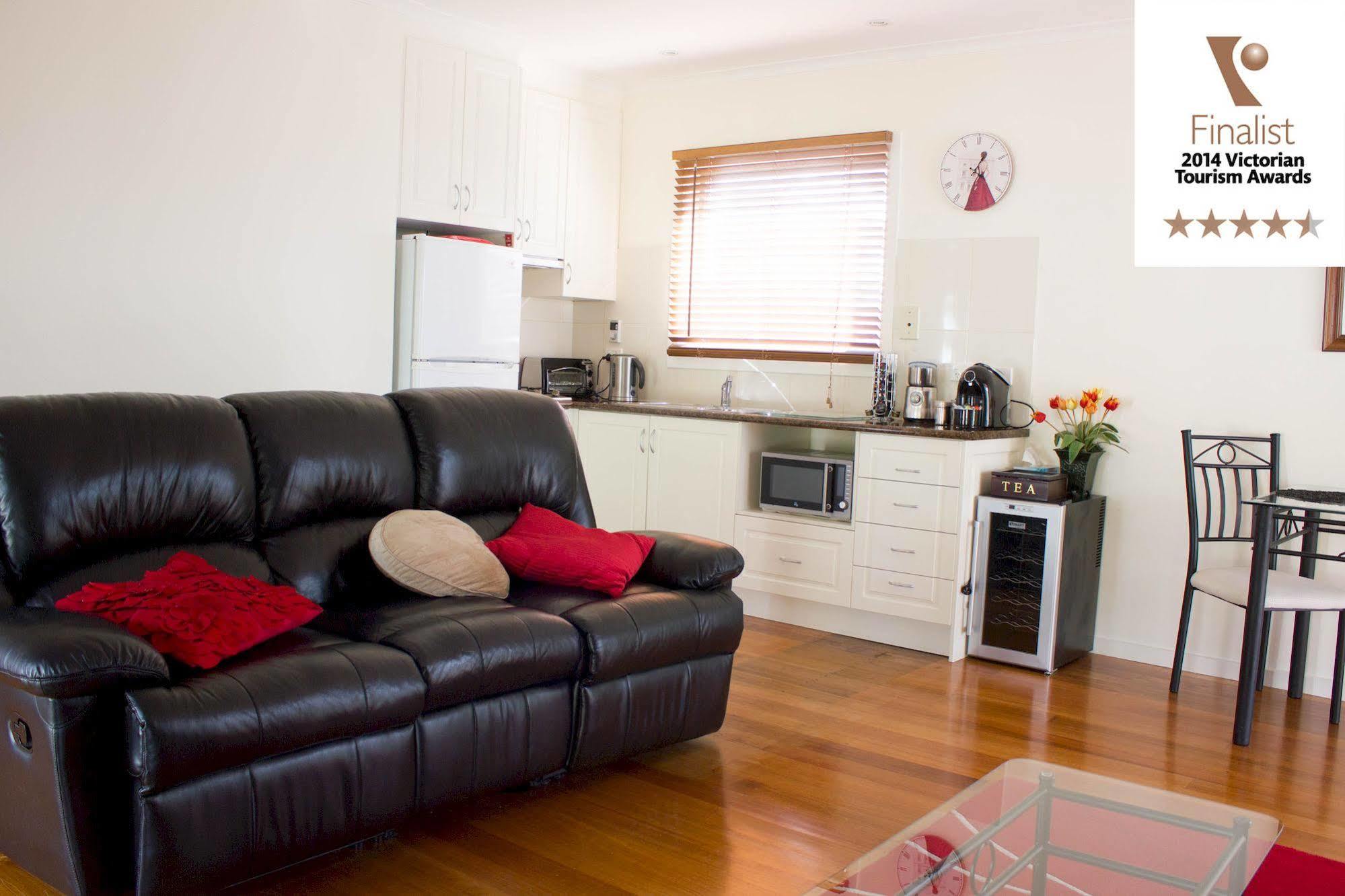 Lakeside Cottage Luxury B&B Mount Dandenong Eksteriør billede